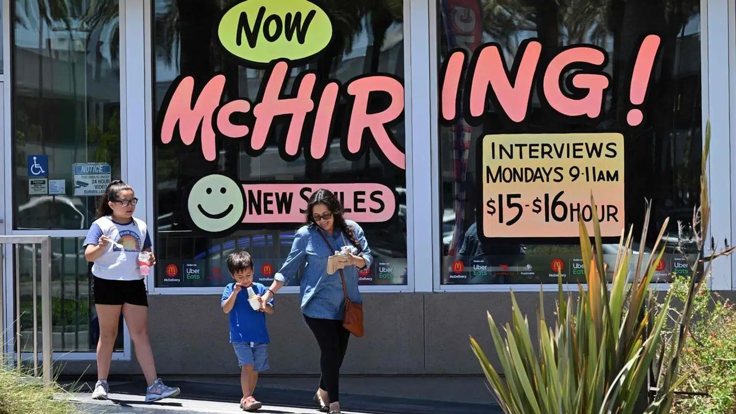 Amerikansk økonomi bliver ved med at skabe tusindvis af nye job hver dag. Derfor bliver renterne sat op.