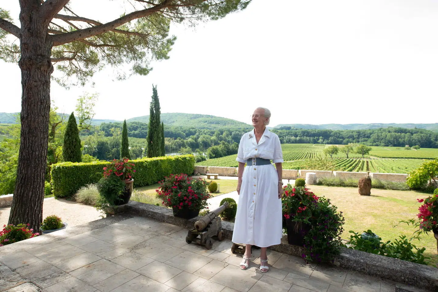 Dronning Margrethe fotograferet ved Château de Cayx i 2018. Nu kan du blive medindehaver af nabovillaen.