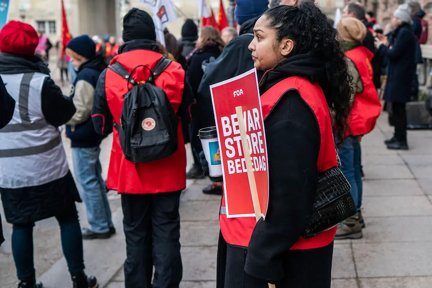 CEPOS plæderer for, at man kan tage pengene til fremrykningen af de øgede forsvarsudgifter fra det frie økonomiske råderum. Det er dog en uforsigtig, for ikke at sige uansvarlig finansieringsmetode, skriver Ole P. Kristensen i denne leder. Her protesterer blandt andre FOA mod at afskaffe store bededag.
