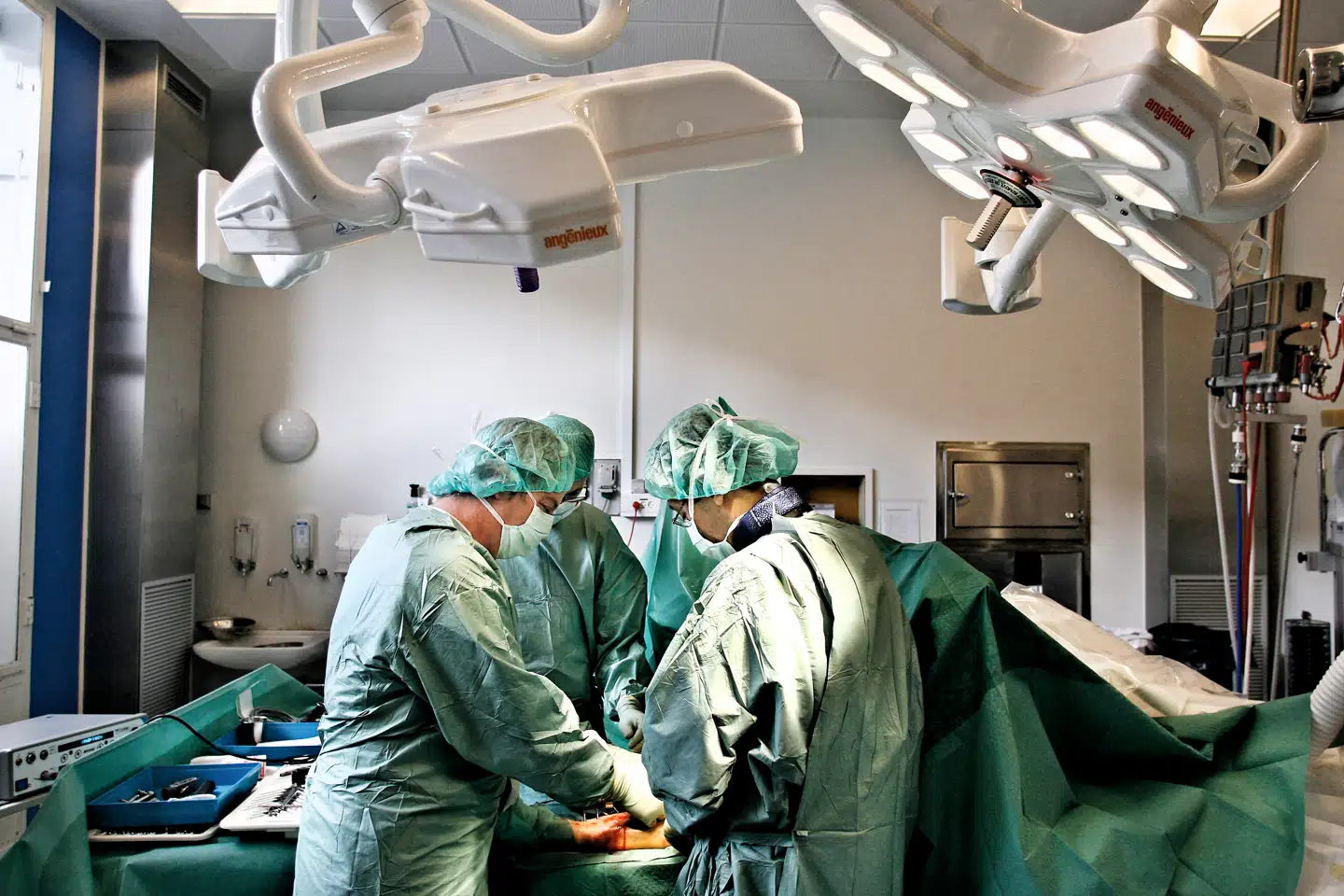 Antallet af skattebetalte operationer på privathospitaler er steget markant de senere år. I 2021 blev der foretaget 111.161 operationer på privathospitaler, hvilket er rekordmange, og tallet for 2022 ventes at være endnu højere. Regeringen er indstillet på at fastholde det høje niveau, lyder meldingen nu fra sundhedsministeren. Arkivfoto: