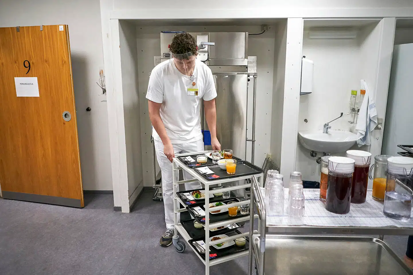 »Fremover skal vi dybest set producere mindre aktivitet. Kun indlægge, når et sengeophold er bydende nødvendigt, lave færre ambulante kontroller og langt mere skal foregå på patientens præmisser, i tæt dialog med patienten,« skriver direktionen på Bispebjerg og Frederiksberg Hospital.