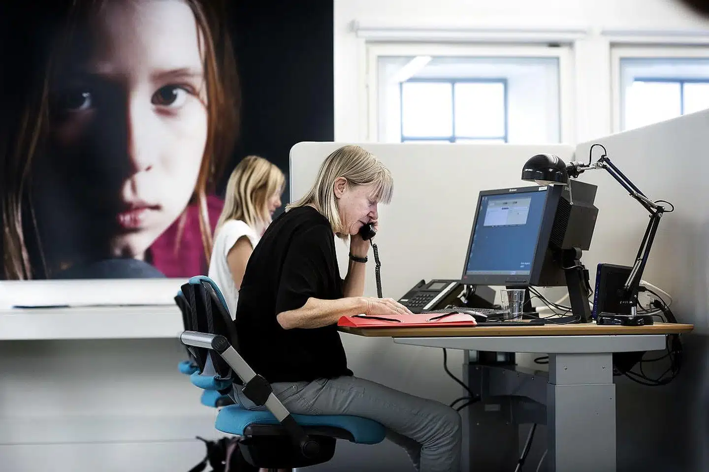 »Aldrig før har så mange børn og unge henvendt sig til BørneTelefonen med deres bekymringer,« skriver Mia Gall Grandahl. At udpege en enkelt forklaring på den udbredte mistrivsel er umuligt, mener hun, for mange faktorer spiller ind, når et liv falder fra hinanden.