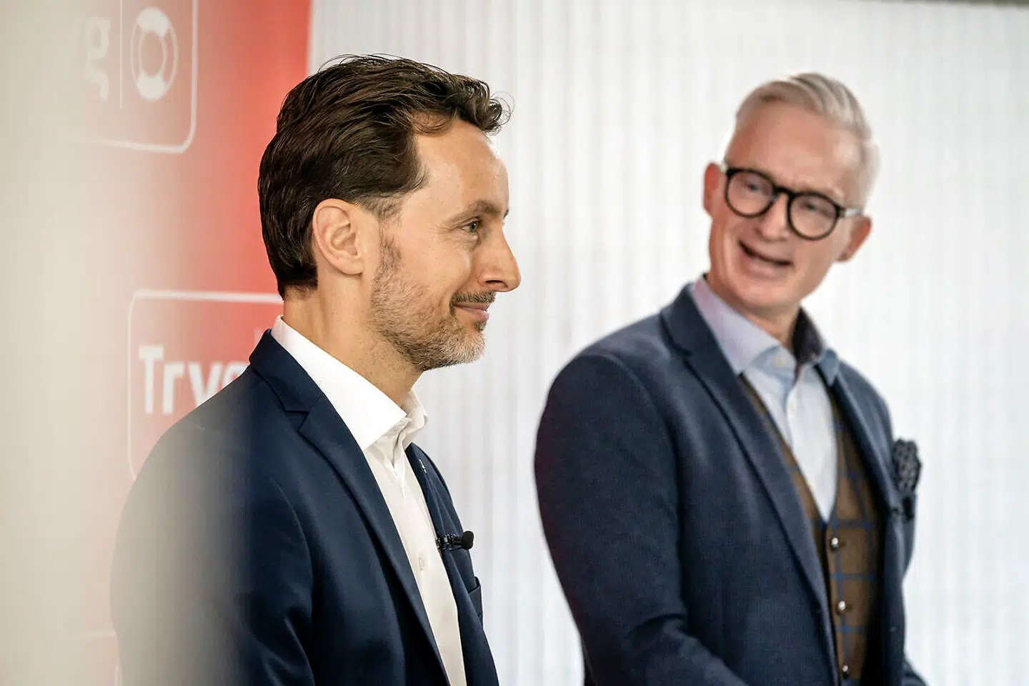 Morten Hübbe (th.) meddelte mandag, at han stopper som topchef for forsikringskæmpen Tryg. Hans efterfølger bliver koncerndirektør Johan Kirstein Brammer (tv.), som Hübbe selv ansatte for syv år siden.