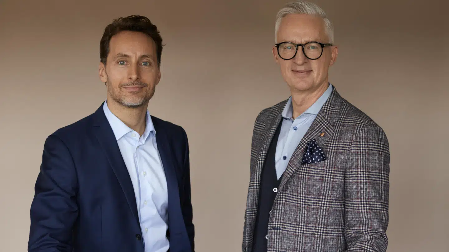 Johan Brammer Kirstein (til venstre) sætter sig i chefstolen for Skandinaviens største forsikringsselskab, Tryg, når Morten Hübbe (til højre) forlader den til sommer.