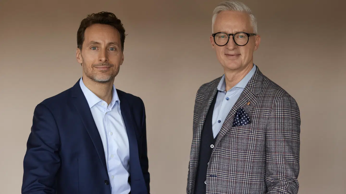 Johan Brammer Kirstein (til venstre) sætter sig i chefstolen for Skandinaviens største forsikringsselskab, Tryg, når Morten Hübbe (til højre) forlader den til sommer.