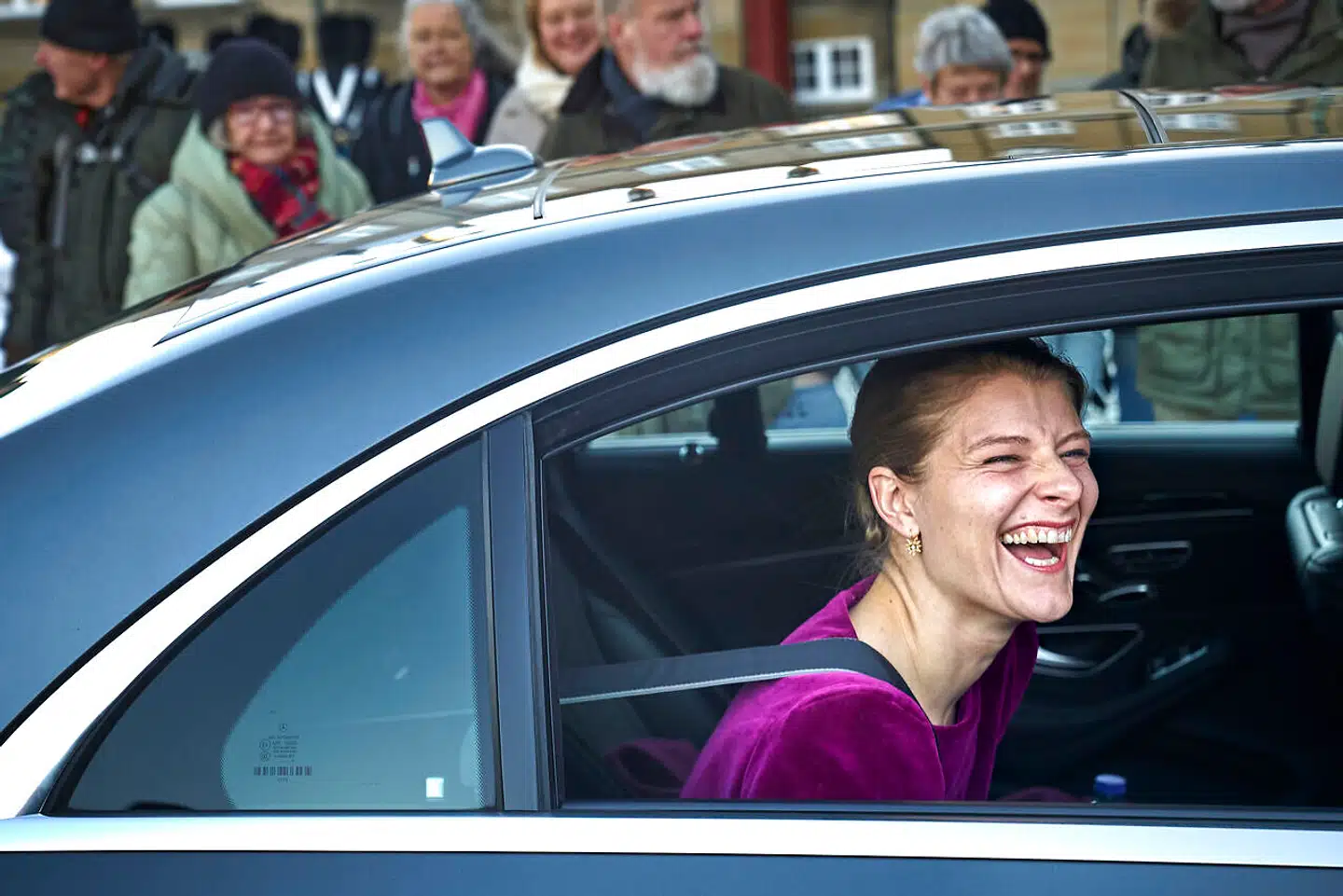 »Et simpelt flertal bør heller ikke tage beslutninger styret af hensyn til enkelte partier – eller egen politiske karrieres bedste. Det undergraver demokratiets legitimitet på langt sigt. Det bør være en løsning til fællesskabet bedste, som guider ens valg, både når man er i flertal og mindretal,« skriver Tine Ravnsted-Larsen Reeh. På billedet ses beskæftigelsesminister Ane Halsboe-Jørgensen (S).