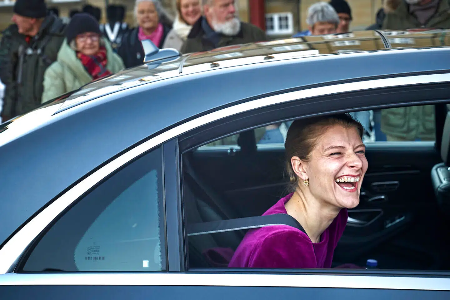 »Et simpelt flertal bør heller ikke tage beslutninger styret af hensyn til enkelte partier – eller egen politiske karrieres bedste. Det undergraver demokratiets legitimitet på langt sigt. Det bør være en løsning til fællesskabet bedste, som guider ens valg, både når man er i flertal og mindretal,« skriver Tine Ravnsted-Larsen Reeh. På billedet ses beskæftigelsesminister Ane Halsboe-Jørgensen (S).