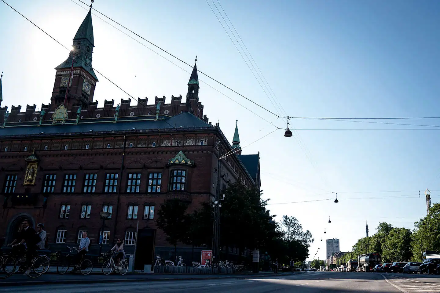 H.C. Andersens Boulevard ved Københavns Rådhus. Mandag skal Miljø- og Teknikudvalget beslutte, hvor den store gades biltrafik skal føres hen i fremtiden.