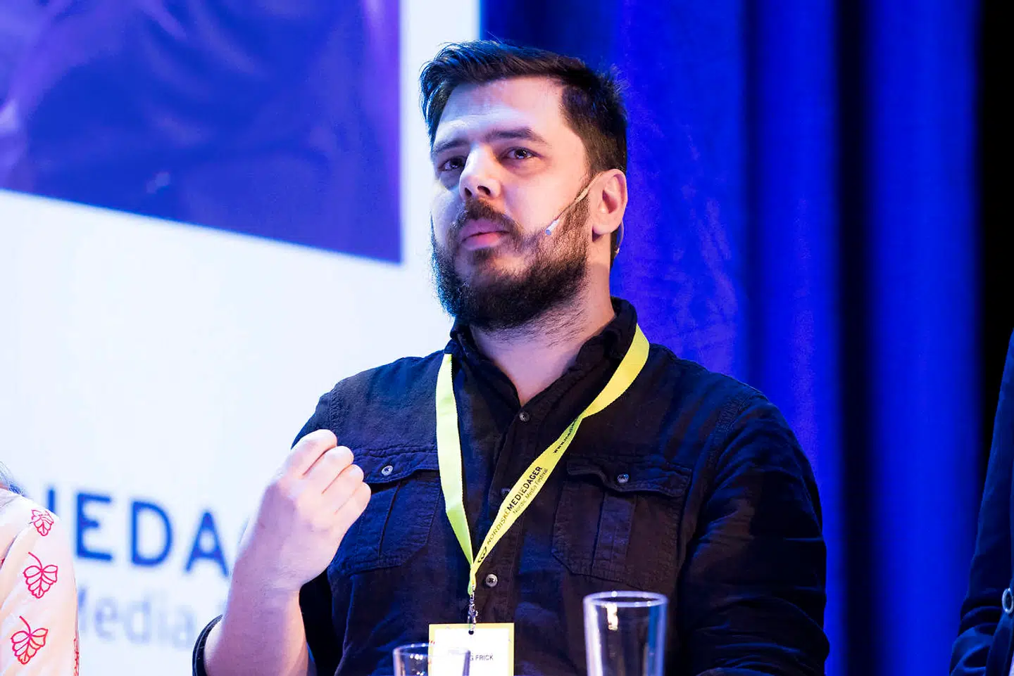 39-årige Chang Frick har i mange år været en kontroversiel journalist og politisk aktivist på den svenske højrefløj. Nu stilles der spørgsmål ved, hvor tætte hans forbindelser egentlig har været til Rusland.