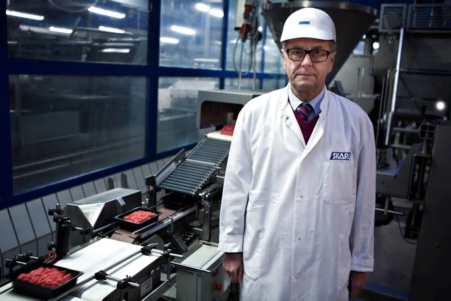 Skare Meat Packers er en gammel familievirksomhed i Vejen, som i dag ejes og ledes af chefen, 78-årige Kurt Skare (foto), og hans datter, 51-årige Gitte Skare. Både far og datter er blevet rige på at sælge kød og har hver især betragtelige millionformuer.