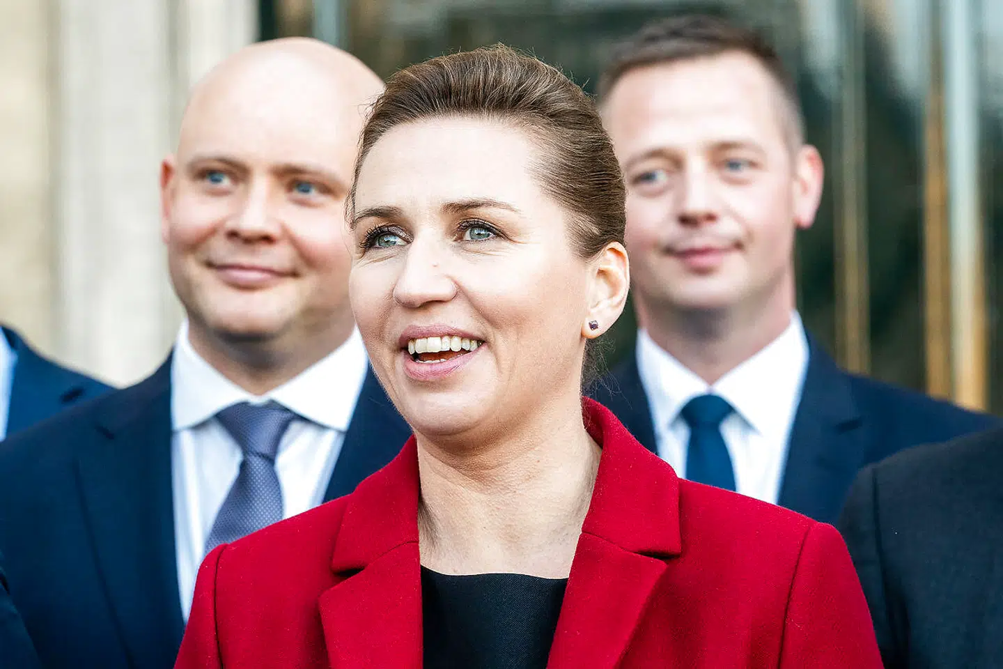 »Jeg er med på, at man nogle gange skal træffe svære beslutninger. Men en beslutning som denne, der har fået partier lige fra Enhedslisten til Nye Borgerlige til at gå sammen, virker ikke gennemtænkt, og den giver anledning til at fælde en hård dom over den nye regering,« skriver Halime Oguz.