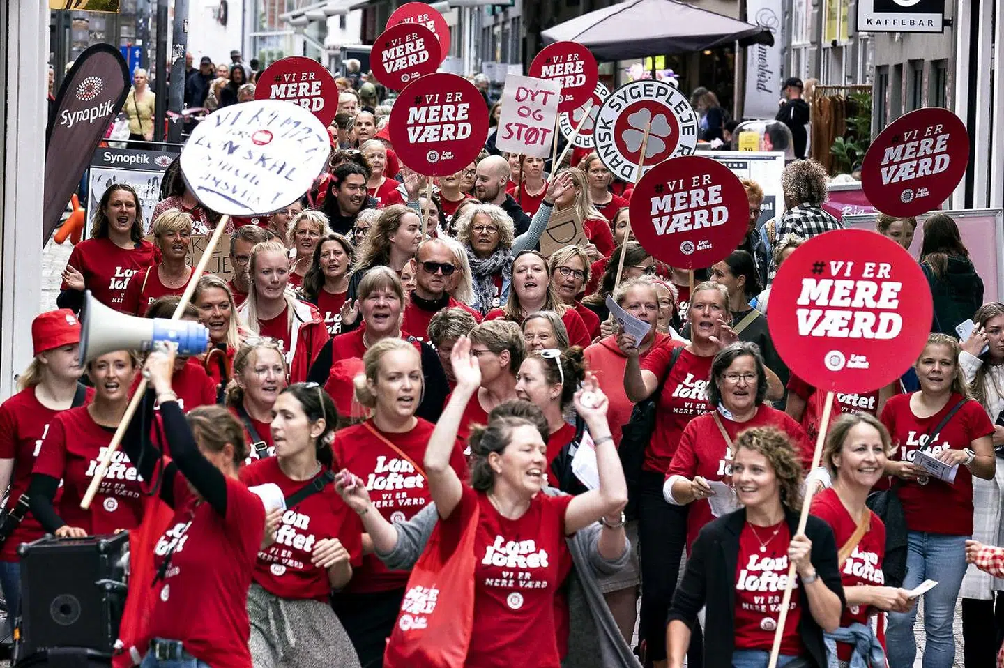»Ventelisterne skyldes delvist et ophobet behandlingsefterslæb efter covid-19 samt sygeplejerskestrejken i sommeren 2021. Men det er næppe hele forklaringen. En stor del af problemet ser ud til at være faldende produktivitet,« skriver Martin Ågerup.