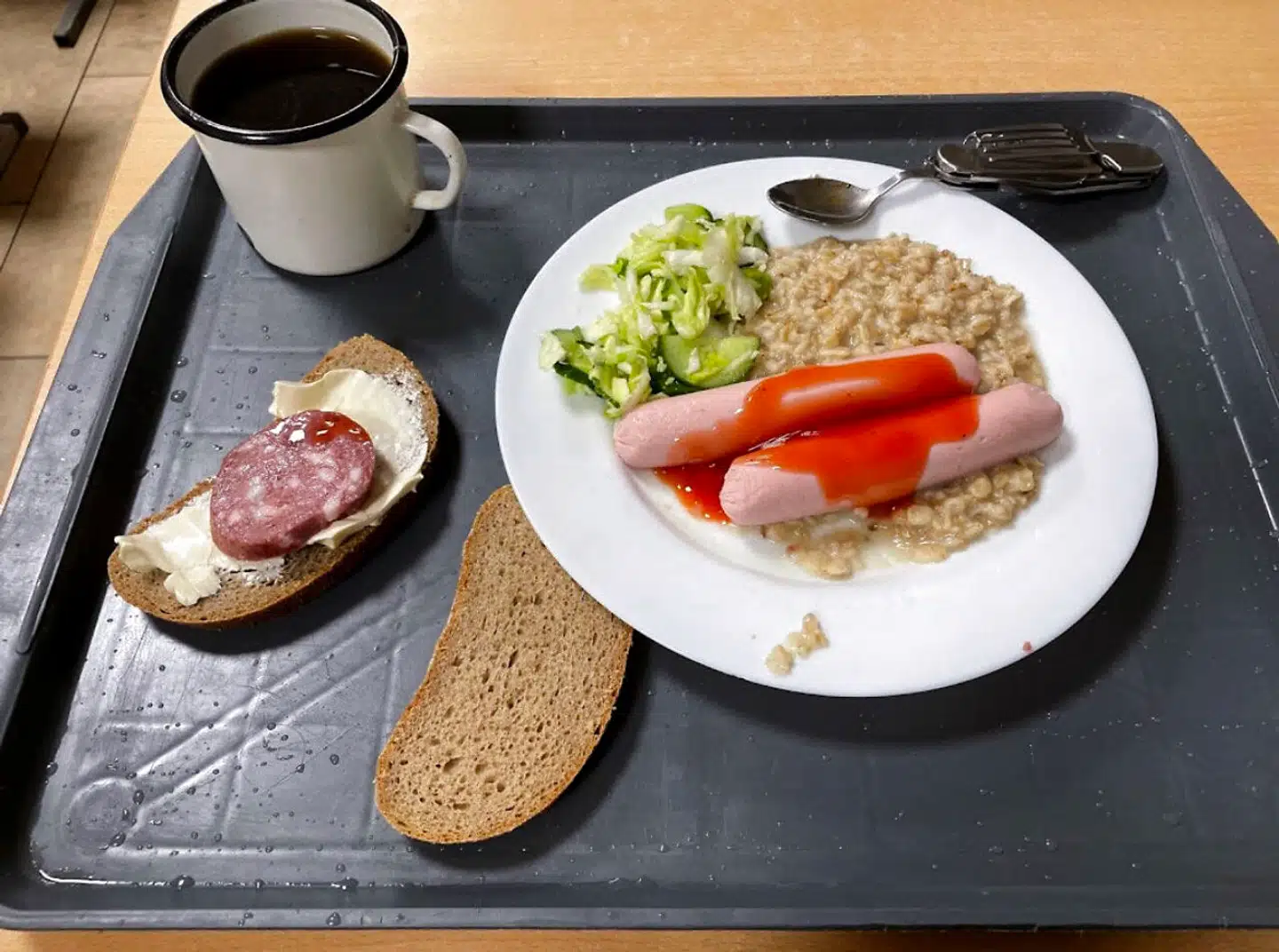 Måltiderne i træningslejren var beskedne.