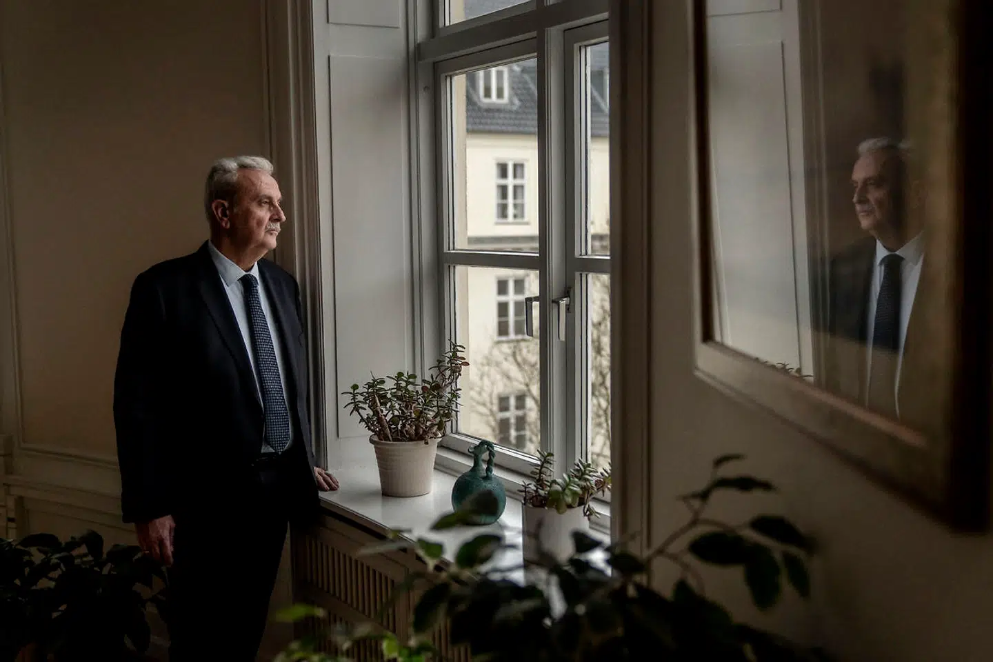 Den græske ambassadør i København, Fragiskos Kostellenos, vil over for den danske regering fremsætte Grækenlands ønske om at få tilbageleveret tre antikke genstande fra Parthenon-templet i Athen.