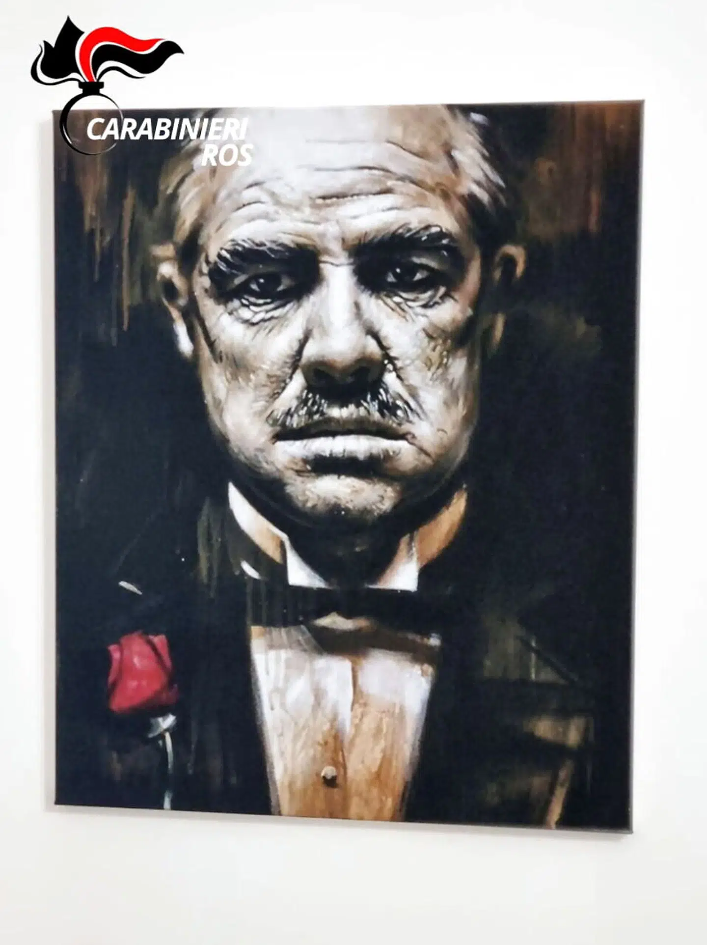 Filmplakater af Marlon Brando i rollen som »The Godfather« Vito Corleone og Batmanskurken »Joker« udgjorde den selvironiske udsmykning på væggene i lejligheden, hvor Cosa Nostra-bossen Matteo Messina Denaro skjulte sig.