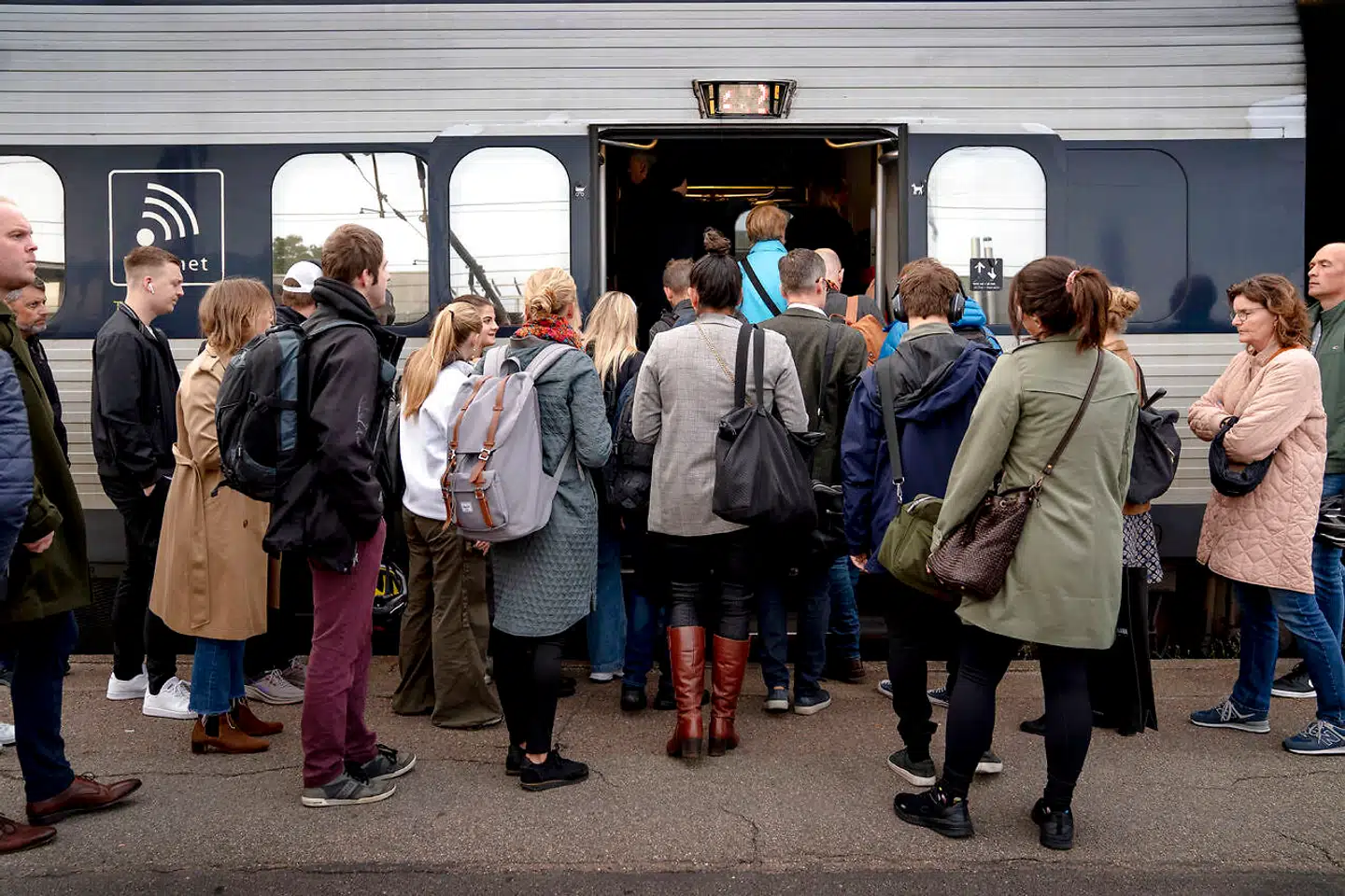 De faste kunder i togene har fået millioner af kroner retur af DSB i 2022. I hvert fald dem, som har tilmeldt sig den særlige ordning for pendlerne.