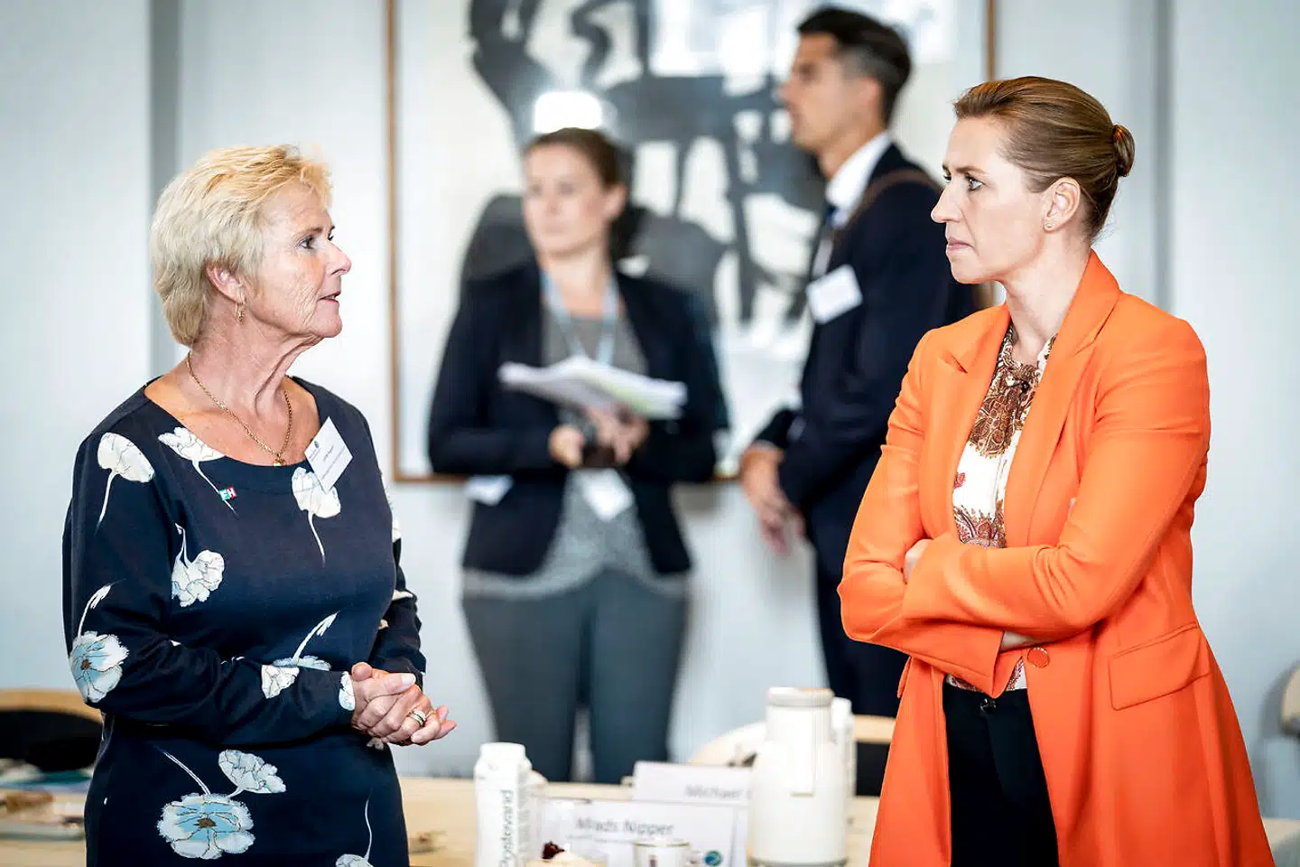 Lizette Risgaard fra Fagbevægelsens Hovedorganisation og statsminister Mette Frederiksen. Forholdet mellem fagbevægelsen og Socialdemokratiet er kølnet på rekordtid.