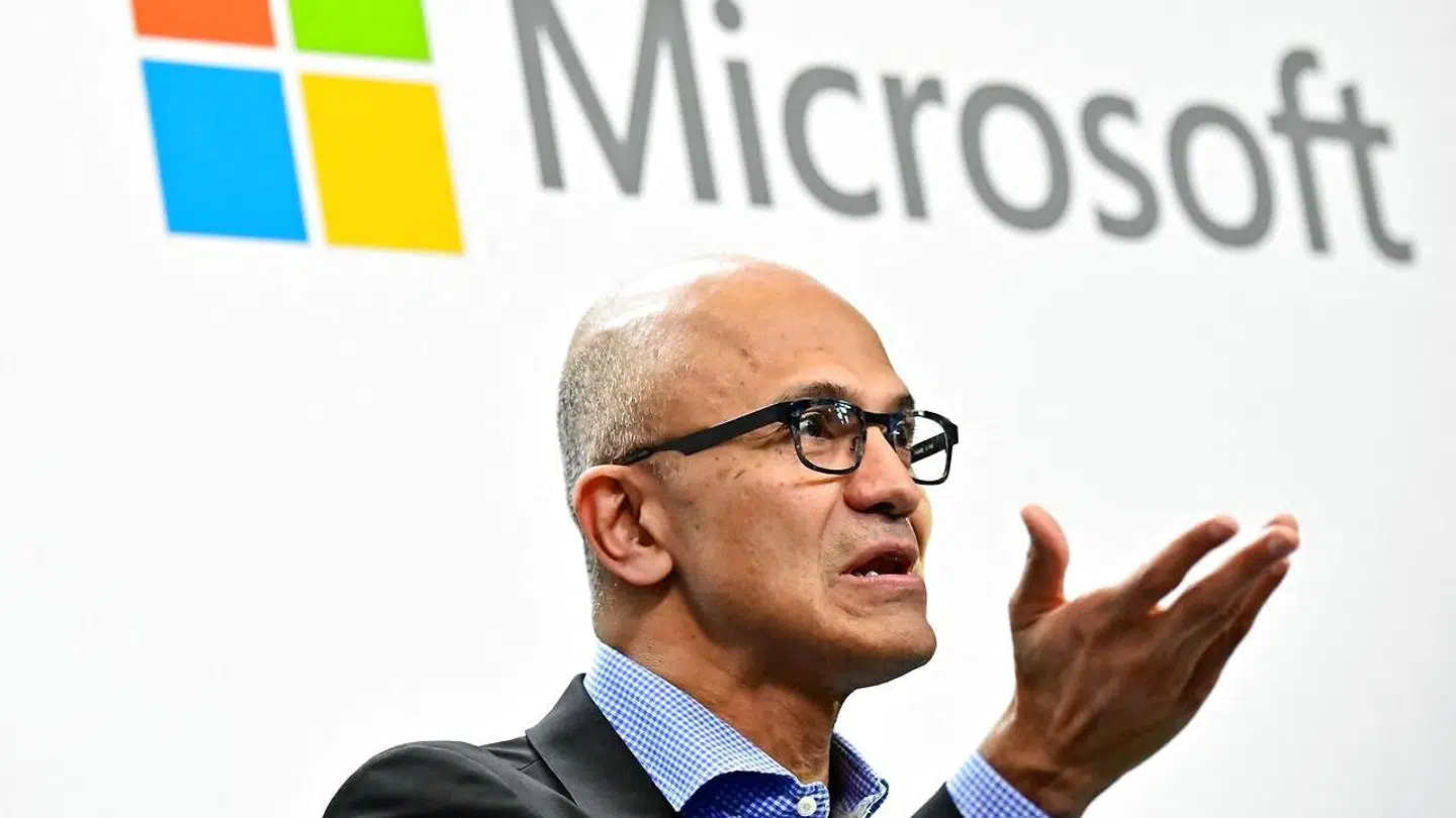 Microsoft-topchef Satya Nadella bliver fremover chef for 10.000 medarbejdere færre, og teknologigiganterne slipper næppe for yderligere nedskæringer, lyder analytikernes forventninger forud for de forestående regnskaber. Arkivfoto: Tobias Schwarz/AFP/Ritzau Scanpix