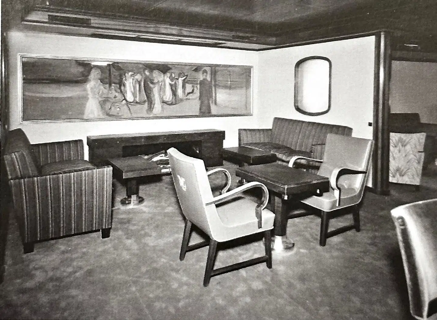 I en periode i 1939 udsmykkede »Dans på stranden« 1.-klasses loungen på det norske passagerskibet »MS Black Watch«, som sejlede mellem Oslo og Newcastle.