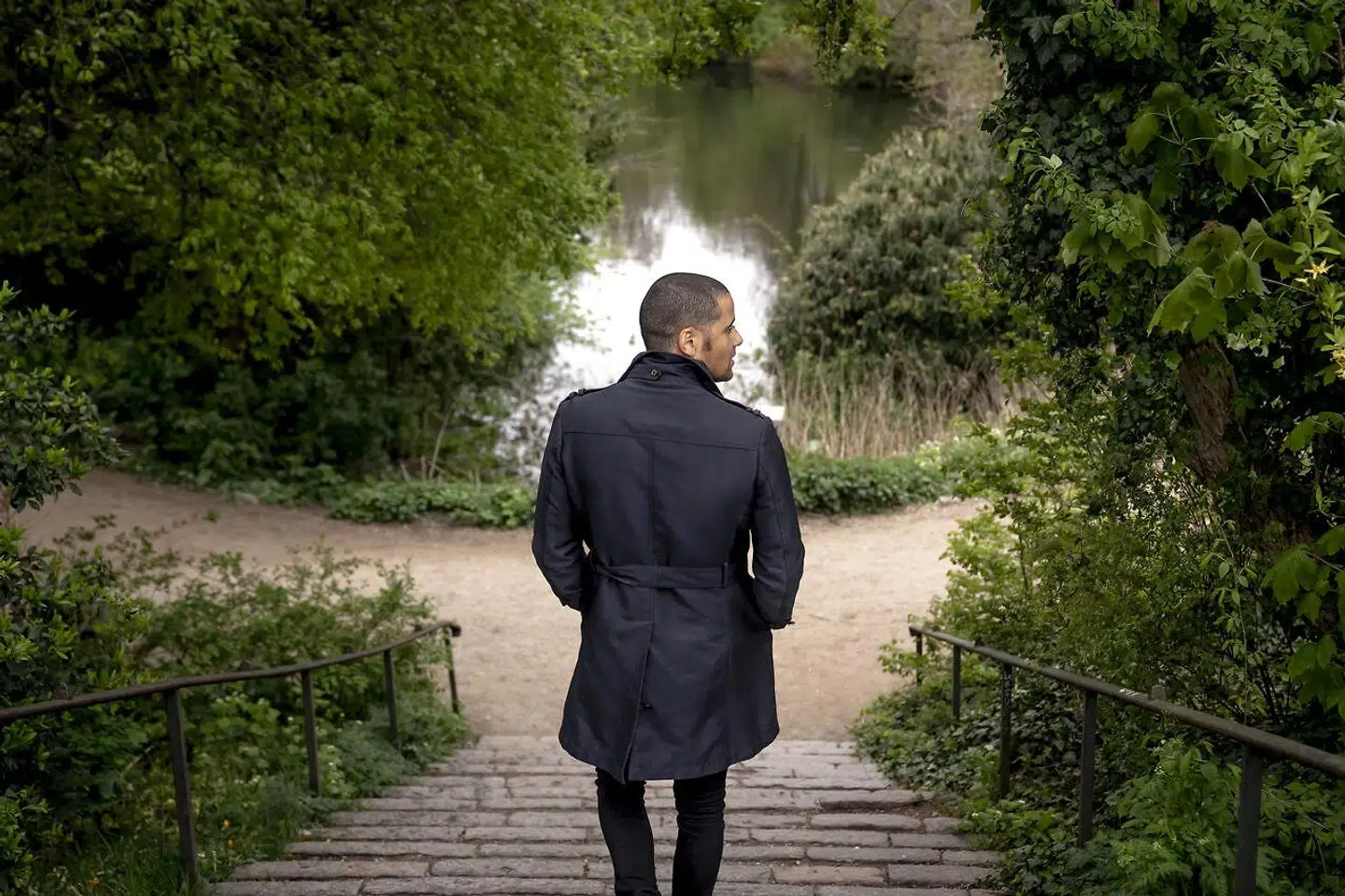 »Men man kan også finde dem, der mener, at vi skal helt tilbage til Den Franske Revolution for at finde kimen til Vestens påståede forfald og sværmeri for abstrakte ideer om universelle menneskerettigheder,« skriver Jacob Mchangama.