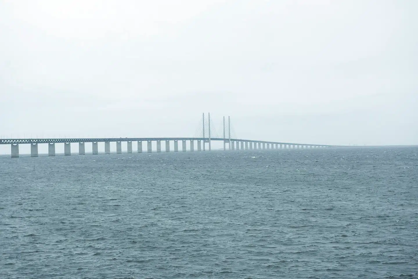 Arkivfoto: Køretøjer må ikke krydse Øresundsbroen, hvis vindhastigheden overstiger 25 meter i sekundet.