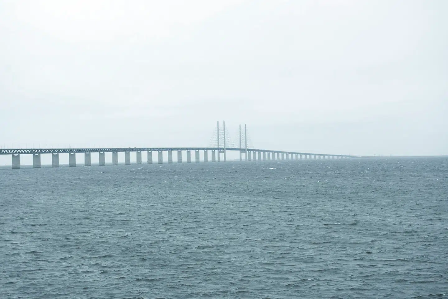 Arkivfoto: Køretøjer må ikke krydse Øresundsbroen, hvis vindhastigheden overstiger 25 meter i sekundet.