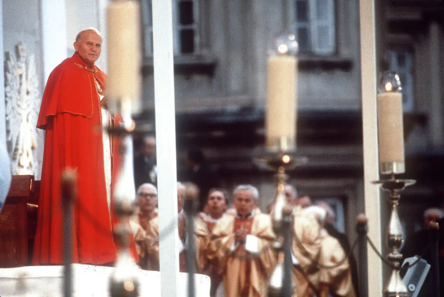 Johannes Paul 2. i det endnu kommunistiske Polen i 1983. Det var under pavens historiske besøg i sit hjemland, at Emanuela Orlandi blev bortført.