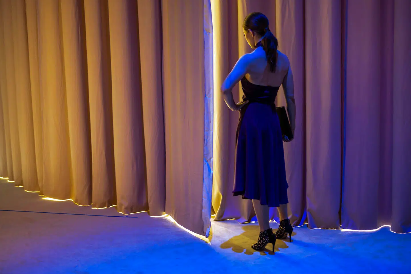 Birgitte Hjort Sørensen (Tourvel) lige inden hun skal på scenen.