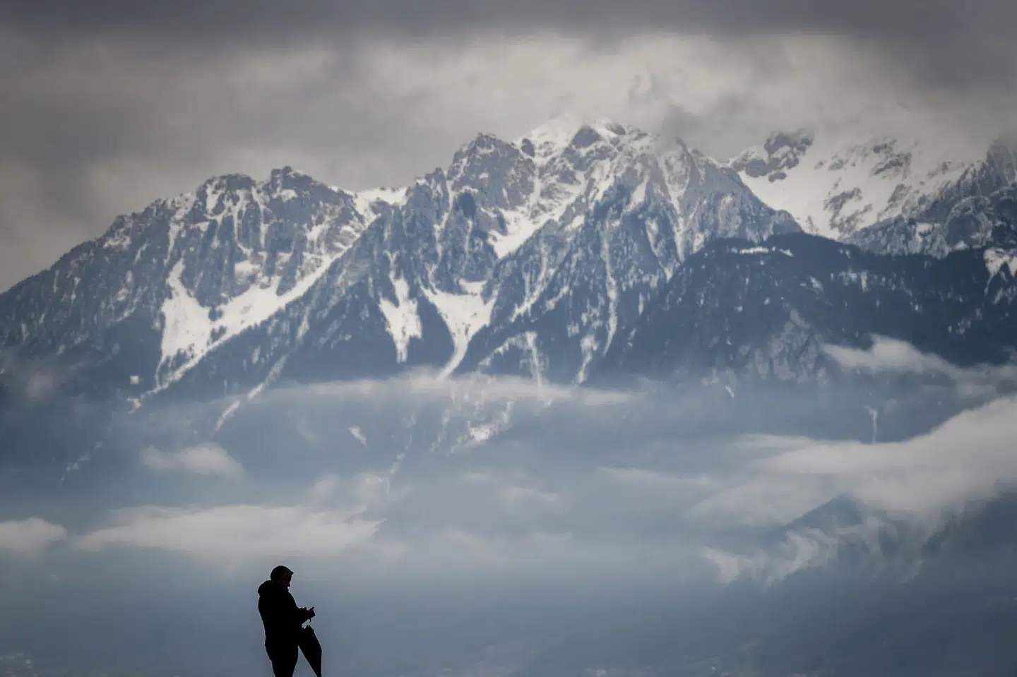 De schweiziske Alper er verdensberømte. Men landets neutralitet begynder at være et problem. Både i Vesten og i forholdet til Rusland.
