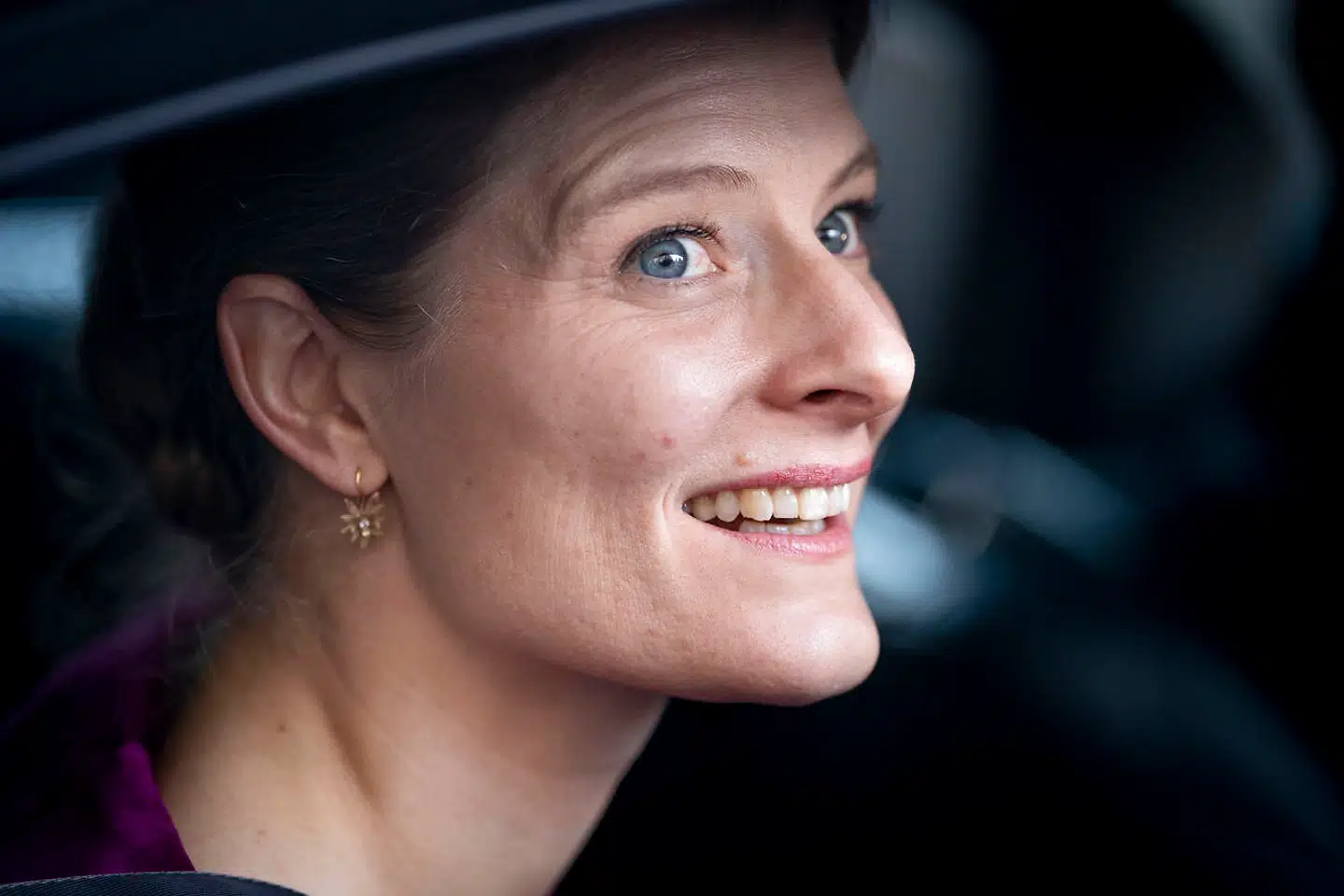 Beskæftigelsesminister Ane Halsboe-Jørgensen (S) har sendt regeringens forslag om at afskaffe store bededag i høring. Det skal vedtages meget hurtigt, men det får en meget blandet modtagelse.