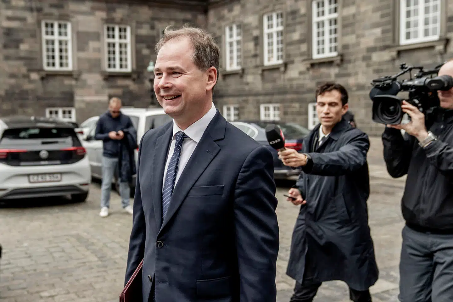 Finansminister Nicolai Wammen (S) har ingen indflydelse haft på sit ministeriums antagelser om effekten af at afskaffe store bededag, fastslår Finansministeriet i en pressemeddelelse.