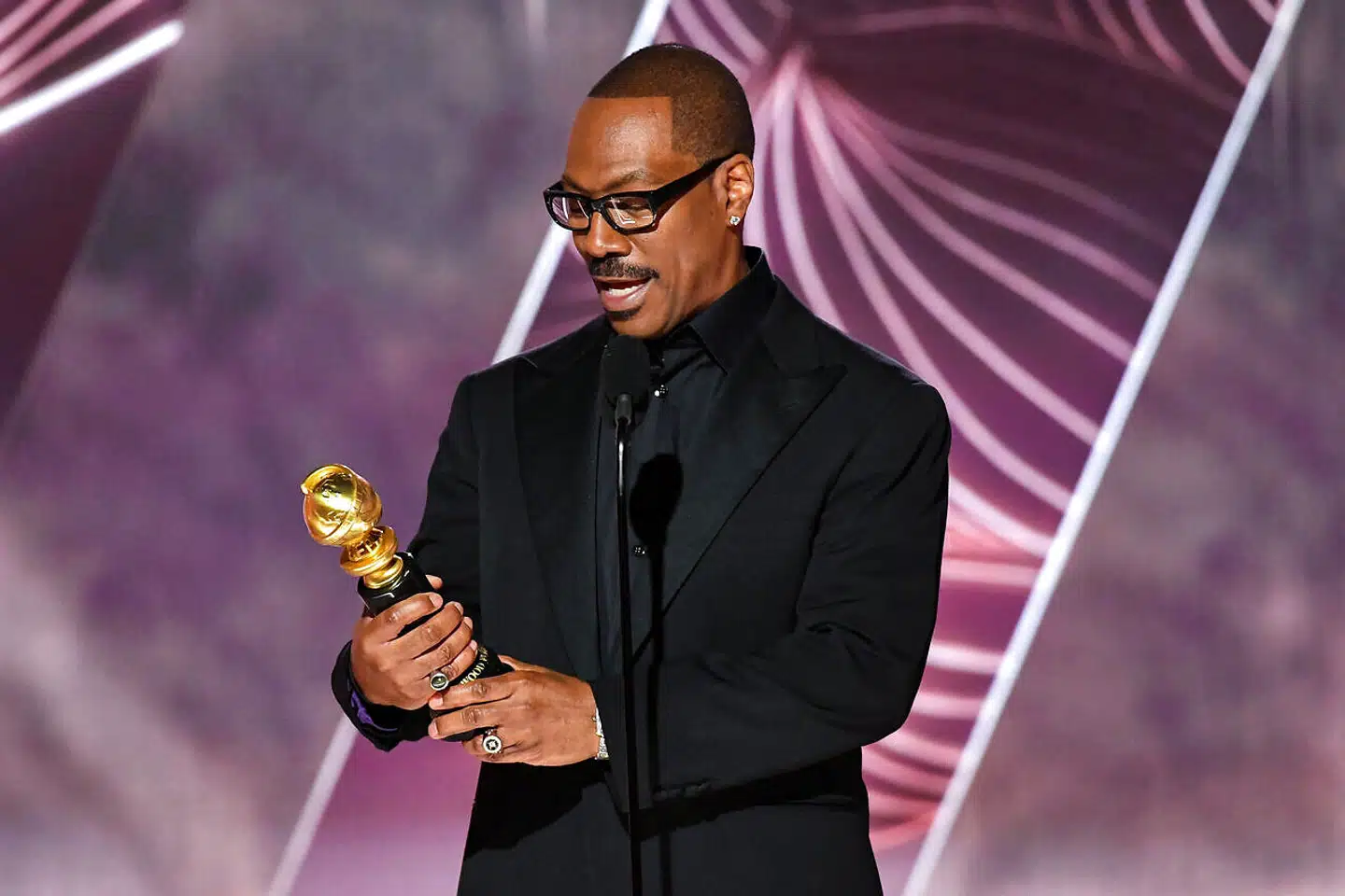 Eddie Murphy er kendt fra film som »48 timer«, »Bossen og Bumsen«, »Coming to America« og »Dolemite Is My Name«.