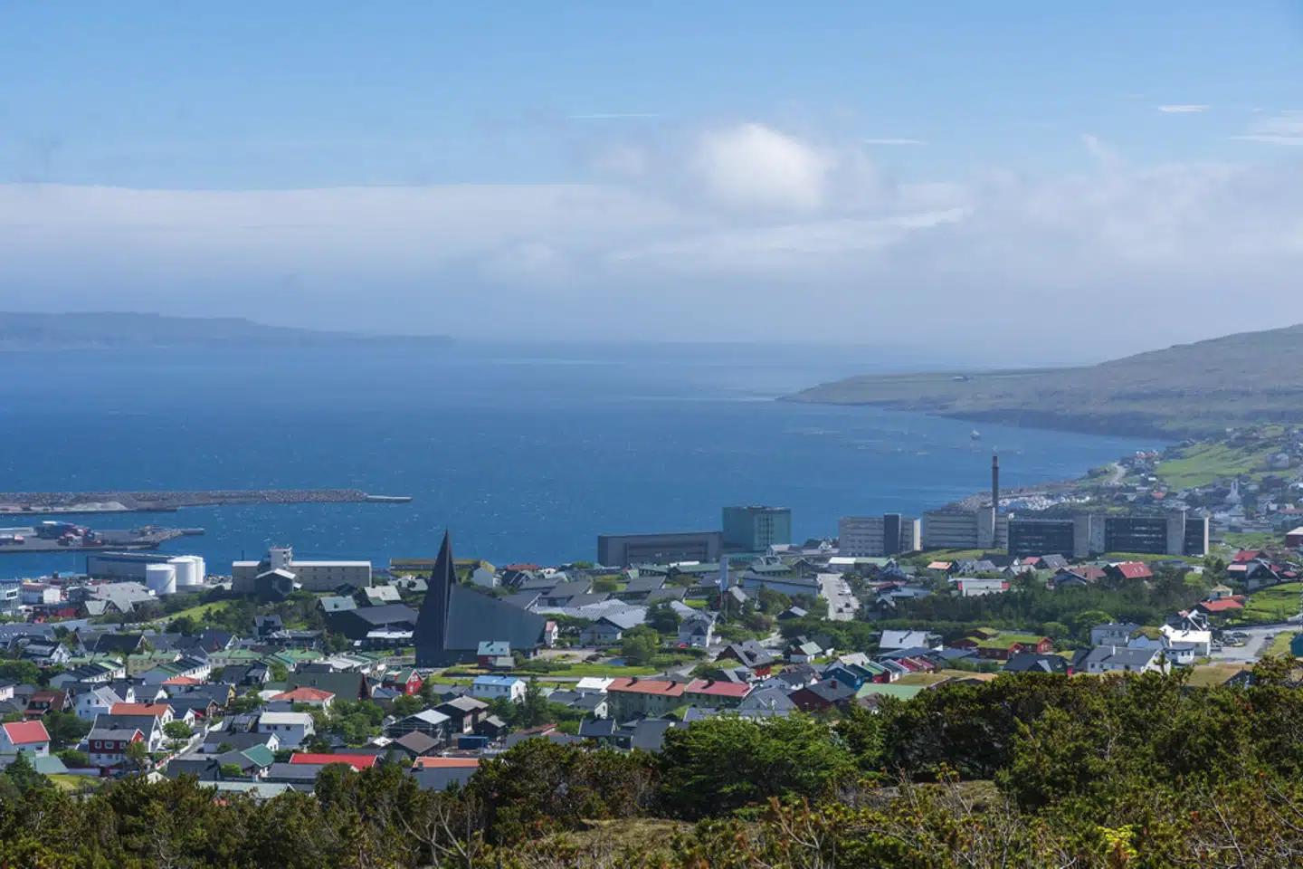Den færøske bank Eik Banki engagerede sig blandt andet i et byggeprojekt i Danmark og i investeringer i tyske indkøbcentre. Tabene var så store, at den gik ned i 2010. (Arkivfoto). - Foto: Sergio Pitamitz/Ritzau Scanpix