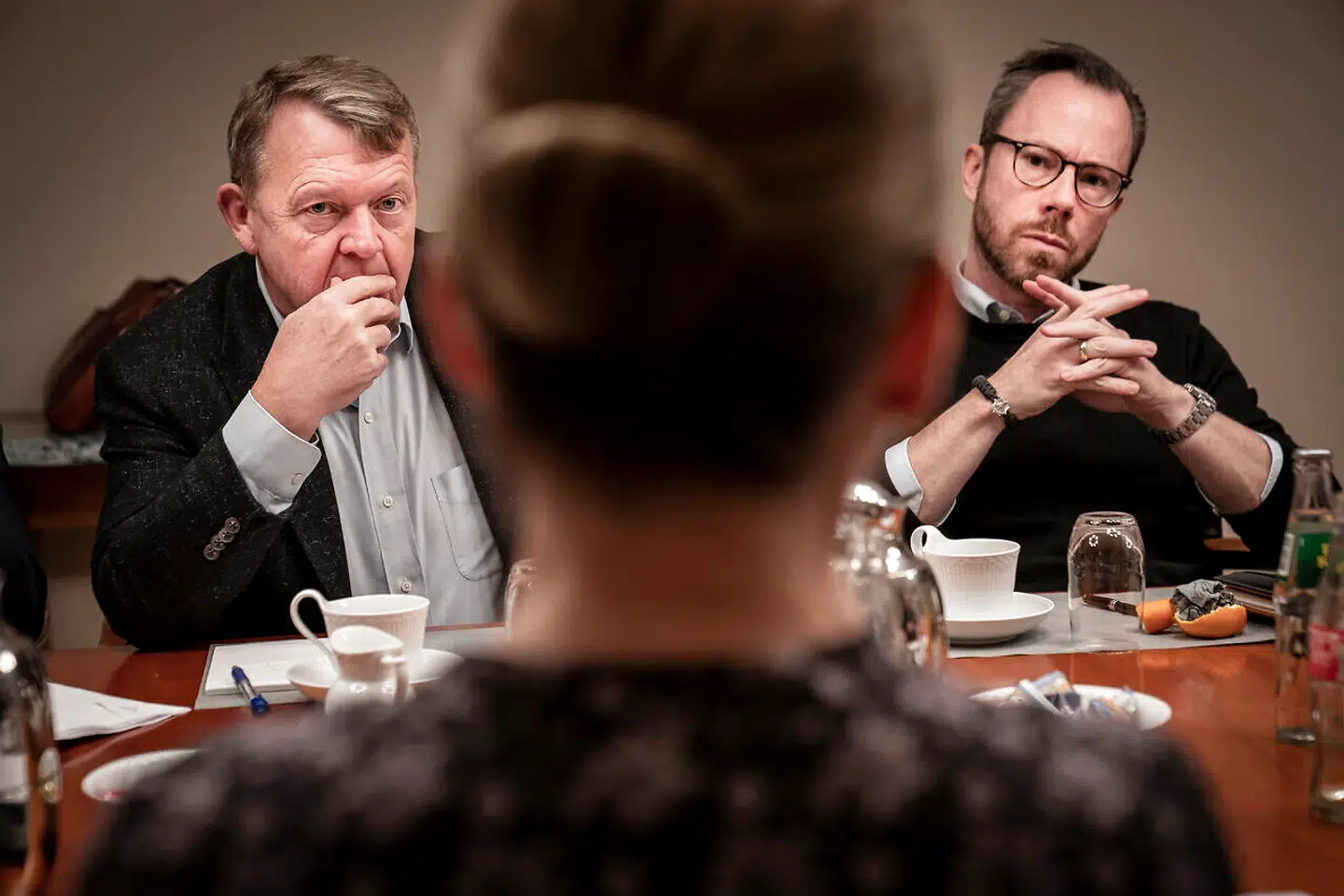 »Hvis regeringen vil nå i mål med ambitionerne om en hurtigere og mere effektiv sagsbehandling, er det nødvendigt med et opgør med de mange regler og kompleksiteten i lovgivningen,« skriver Erik E. Simonsen.