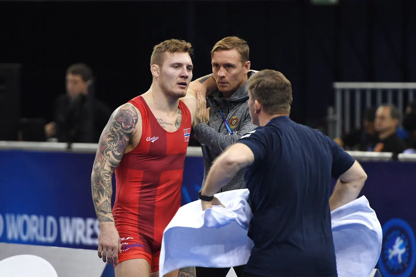 Felix Baldauf (i rødt) er på det norske landshold i brydning og kommer i de kommende måneder under vejledning af Danmarks Brydeforbund. (Arkivfoto). Attila Kisbenedek/Ritzau Scanpix