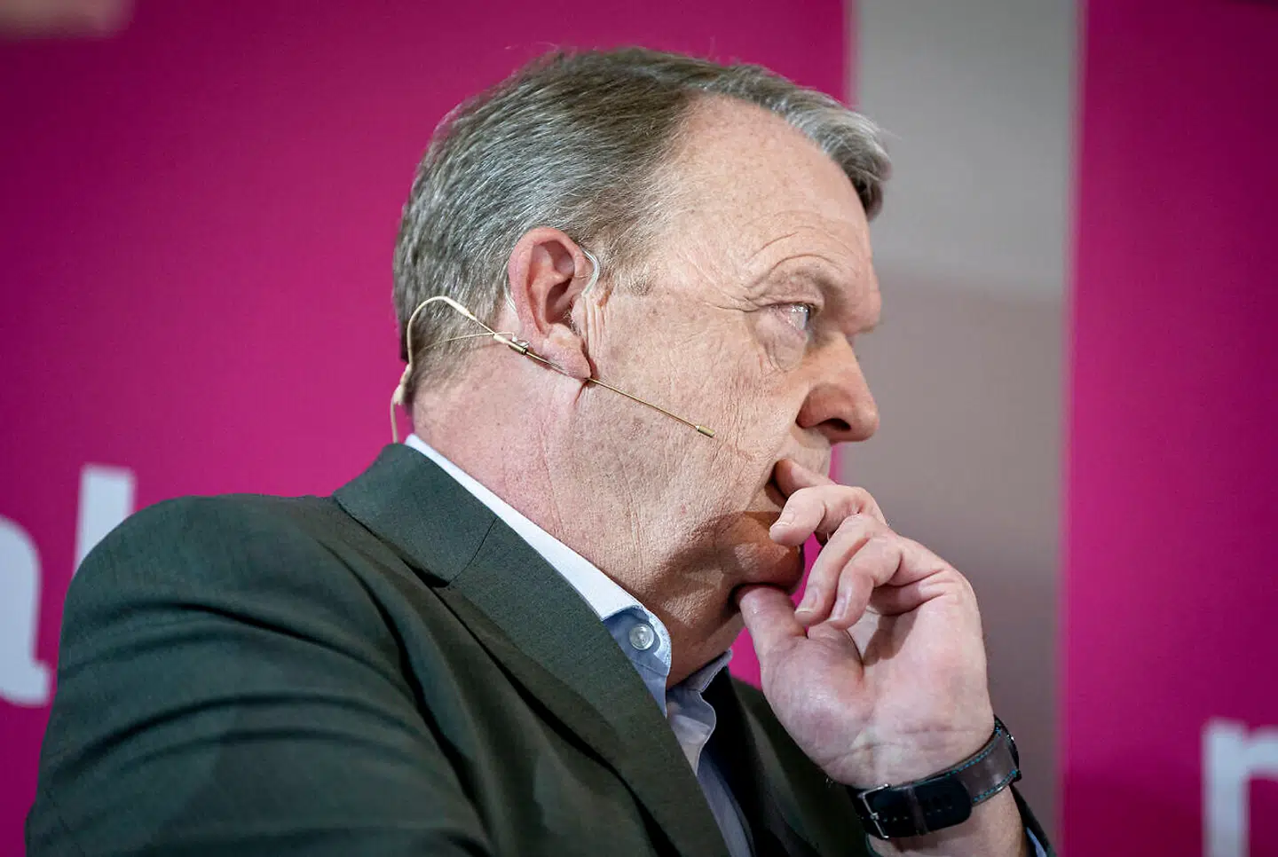 Lars Løkke Rasmussen sagde søndag eftermiddag til pressen, at der fortsat ikke er afklaring i regeringen af, om de danske børn i Syrien – og deres mødre – skal hentes til Danmark. Sådan lød det fra udenrigsministeren i forbindelse med De Radikales traditionsrige nytårsstævne, hvor Løkke deltog i en paneldebat.