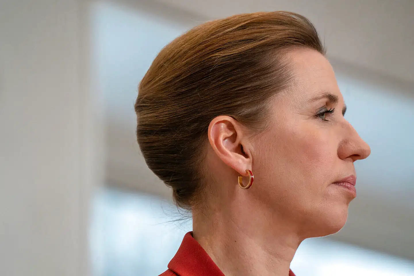 Statsminister Mette Frederiksen (S) mener ikke, at Danmark kan »overkomme krig i Europa, klimakrise og udfordringerne herhjemme«, hvis man ikke afskaffer en helligdag.