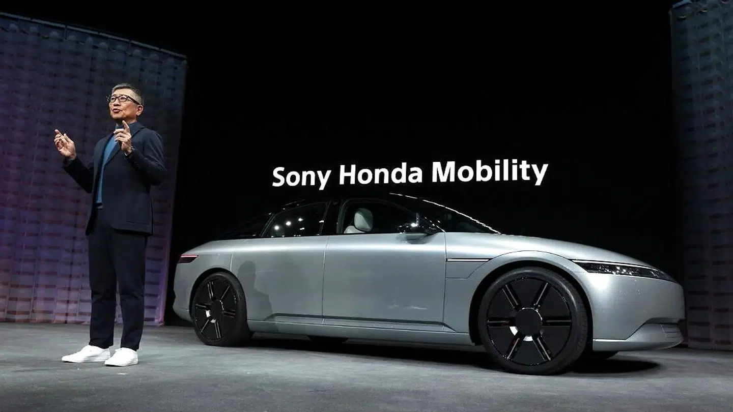 Topchefen for Sony Honda Mobility, Yasuhide Mizuno, præsenterer den nye Afeela-elbil, som dog endnu blot er en prototype, på verdens største forbrugerelektronikmesse i Las Vegas i denne uge.