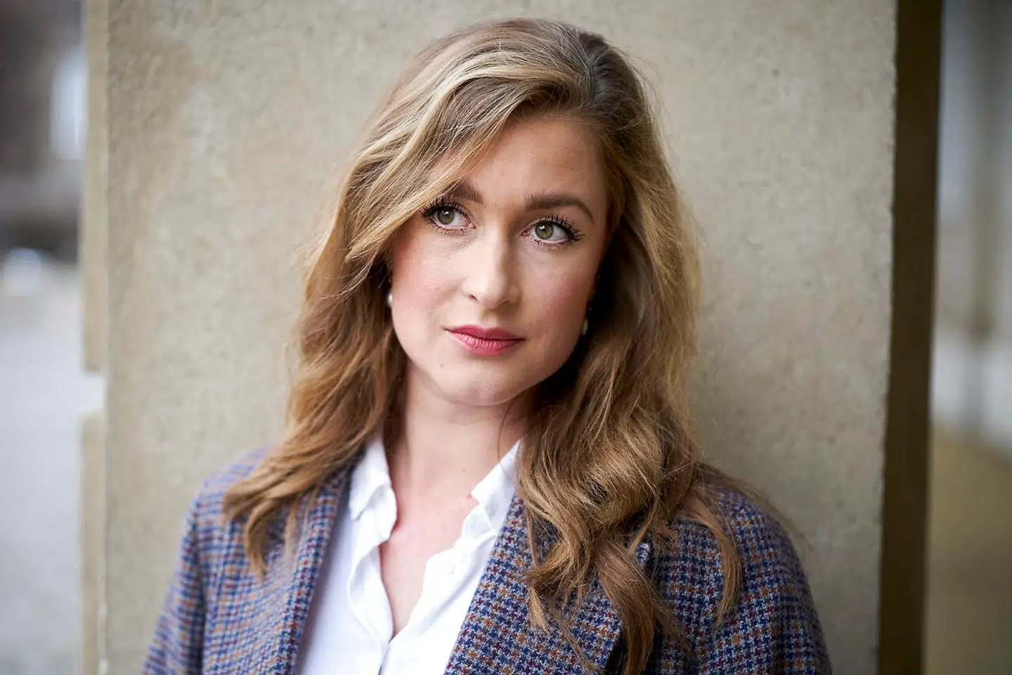 »Er der én fællesnævner mellem samtlige af mine klummer igennem det forgangne år, så er det, at de er sendt afsted ledsaget af en knugen i maven,« skriver Camilla Søe.