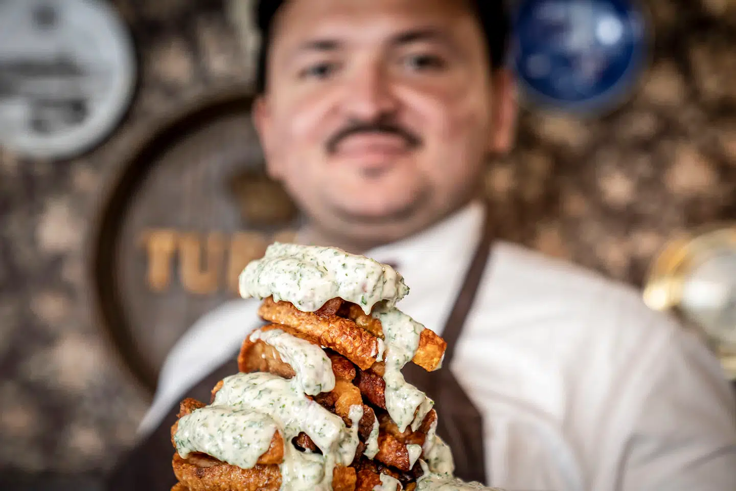 En ny livsstil er en af årsagerne til, at Umut Sakarya lukker begge sine restauranter.