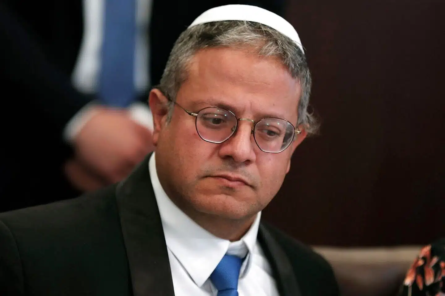 Sagen drejer sig om Itamar Ben-Gvir, Israels nye sikkerhedsminister, som kommer fra det nationalistiske højreorienterede parti Jødisk Magt. På billedet ses Itamar Ben Gvir, til møde i Jerusalem (Photo by Atef SAFADI / POOL / AFP)