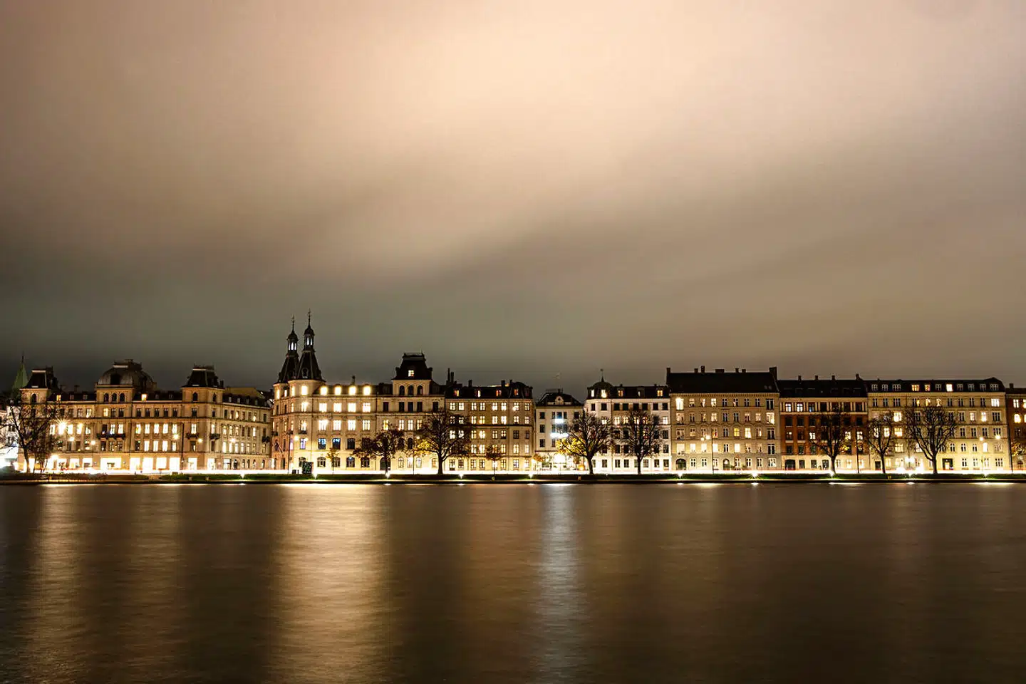 De voldsomme rentestigninger har rykket den økonomiske balance mellem at eje og leje en bolig.
