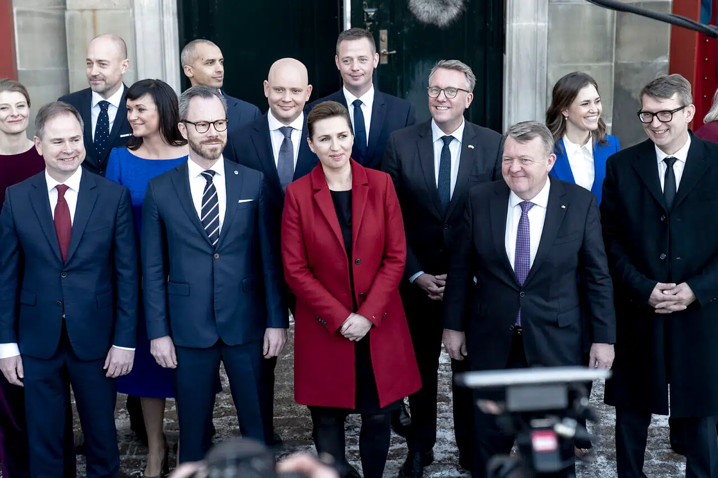 I det nye regeringsgrundlag præsenteres tre kommissioner, fire udvalg, to partnerskaber, en ekspertgruppe, et råd og en arbejdsgruppe. Det får kritik af flere partier.