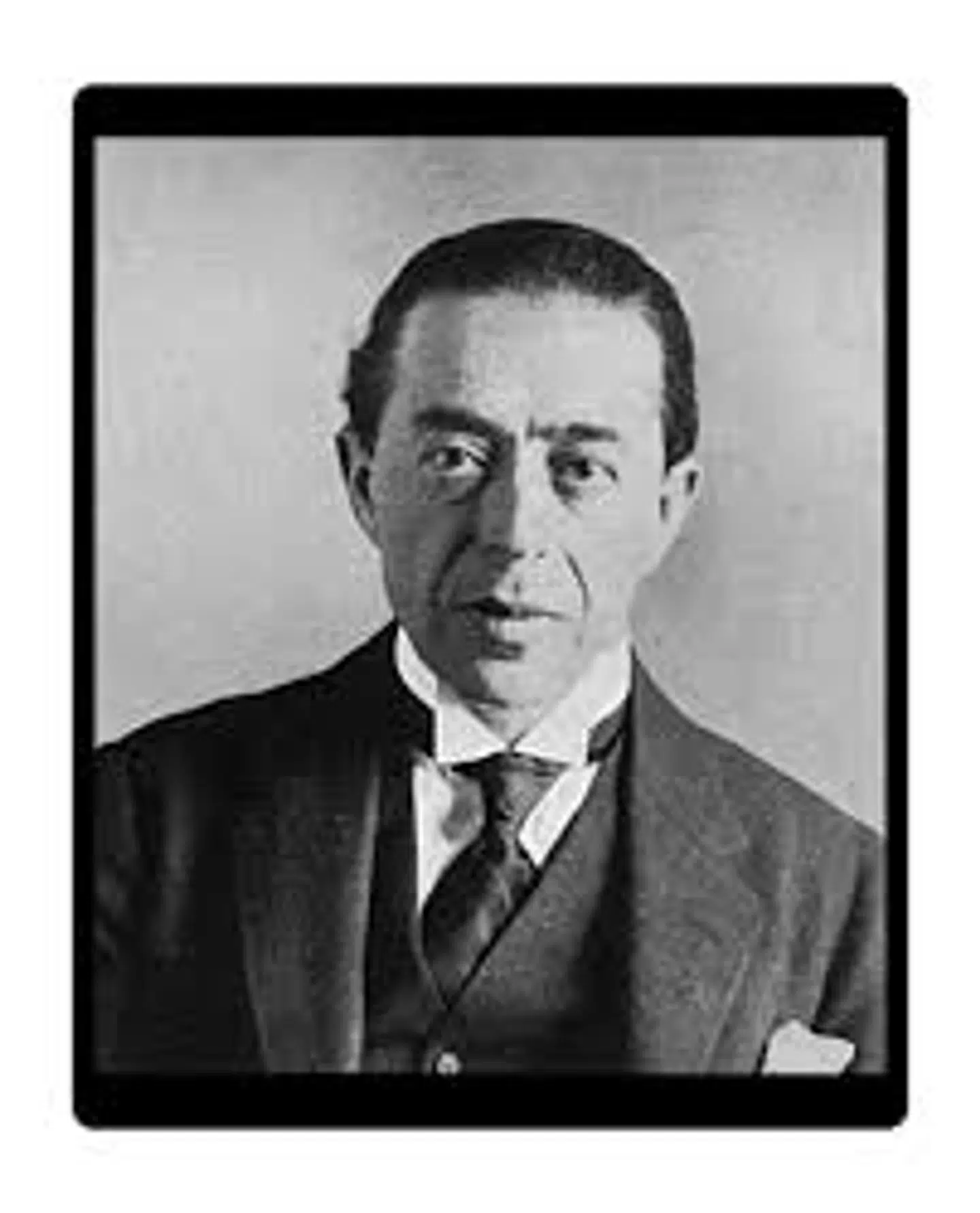 Alle tiders superspion kaldte sig Sidney Riley, da han brugte jobbet som filialdirektør i ØK som dække. Andre aliaser var Georgy Rosenbaum og Sigmund Georgevich Rosen-Blum.