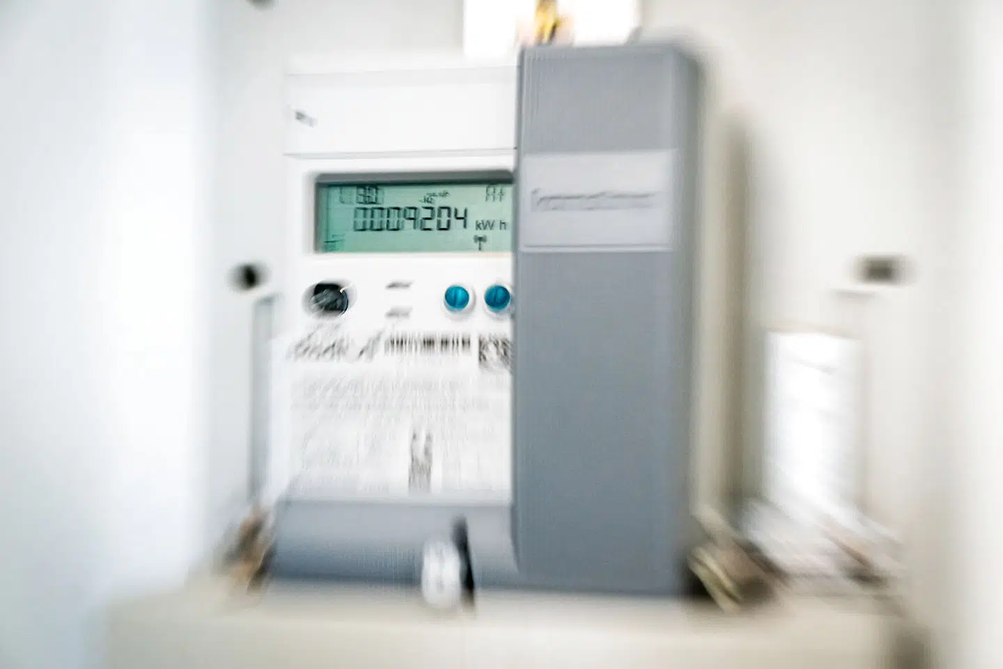 Danskerne har i 2022 oplevet historisk høje elpriser, men nu gør en ny prismodel det dyrere for nogle end for andre.