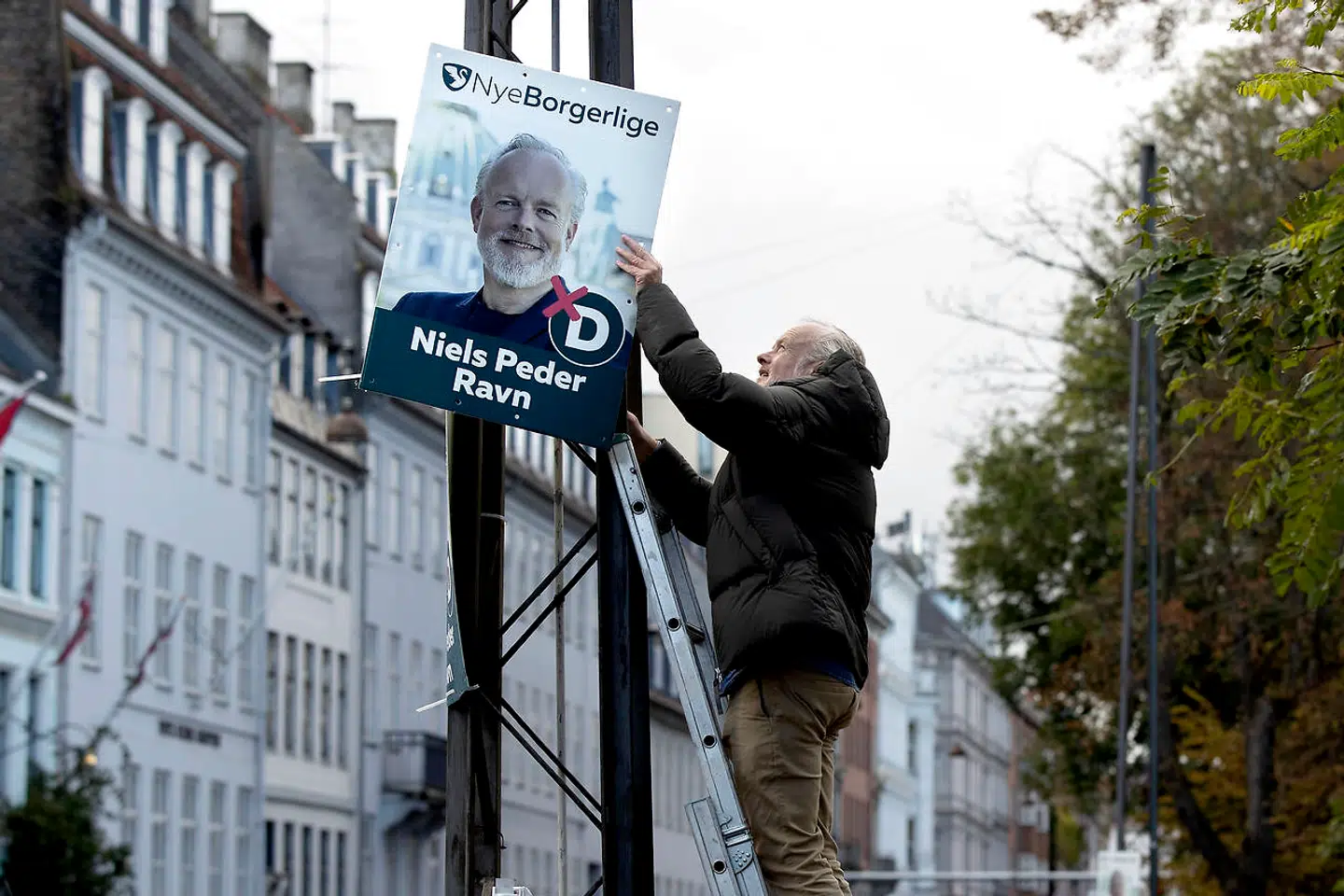 Niels Peder Ravn blev som den eneste valgt ind i Borgerrepræsentationen for Nye Borgerlige under kommunalvalget i 2021. Nu skifter han til De Konservative.