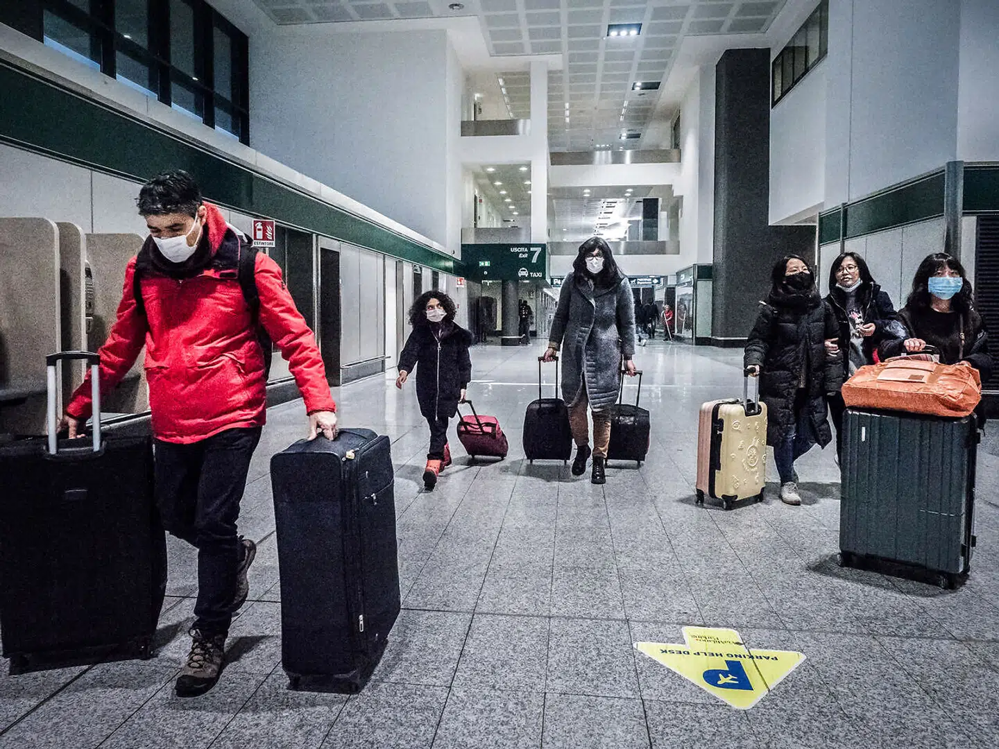 »Alle passagerer, som ankommer til spanske lufthavne fra Kina, vil blive screenet for covid,« siger sundhedsminister Carolina Darias.