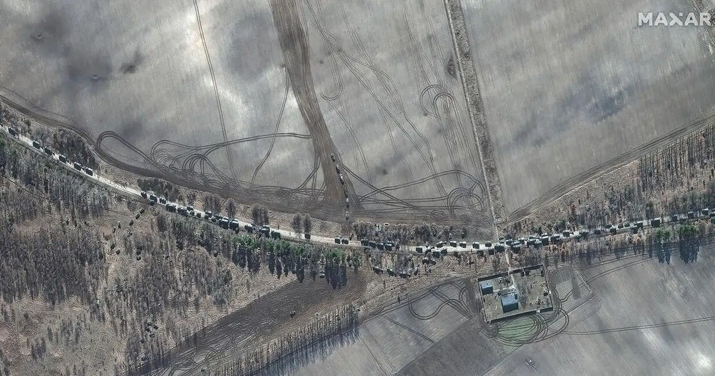 The Russians initally had the military upper hand. But just a few days into the invasion, everything stopped. A 65-kilometre-long convoy was among the first signs that something was completely wrong with Russia's war logistics and preparations.