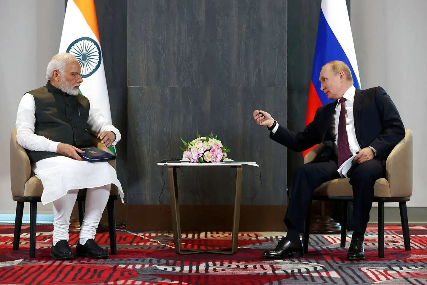 »Now is not the time for war,« India’s prime minister, Narendra Modi, said during a meeting with Russia’s Vladimir Putin on 16 September. Earlier in the day, China’s Xi Jinping indicated to Putin that he too had certain »concerns« about the war in Ukraine.