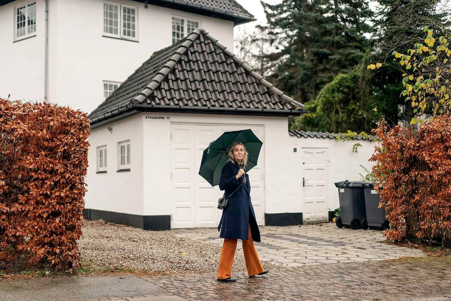 Ejer du et hus i hovedstadsområdet, skal du forberede dig på, at der bliver hugget en ordentlig luns af friværdien i løbet af de næste par år. Det spår Mira Lie Nielsen, boligøkonom i Nykredit, i en ny boligprisprognose.